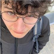 Erfahren in Englisch und in Deutsch, Unterrichte beide Sprachen